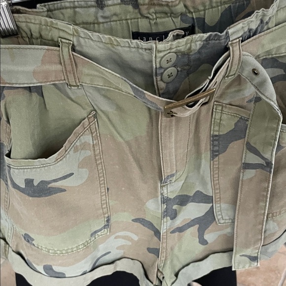 Sanctuary Green Camouflage Women's Cargo Shorts NwOT - Picture 4 of 6